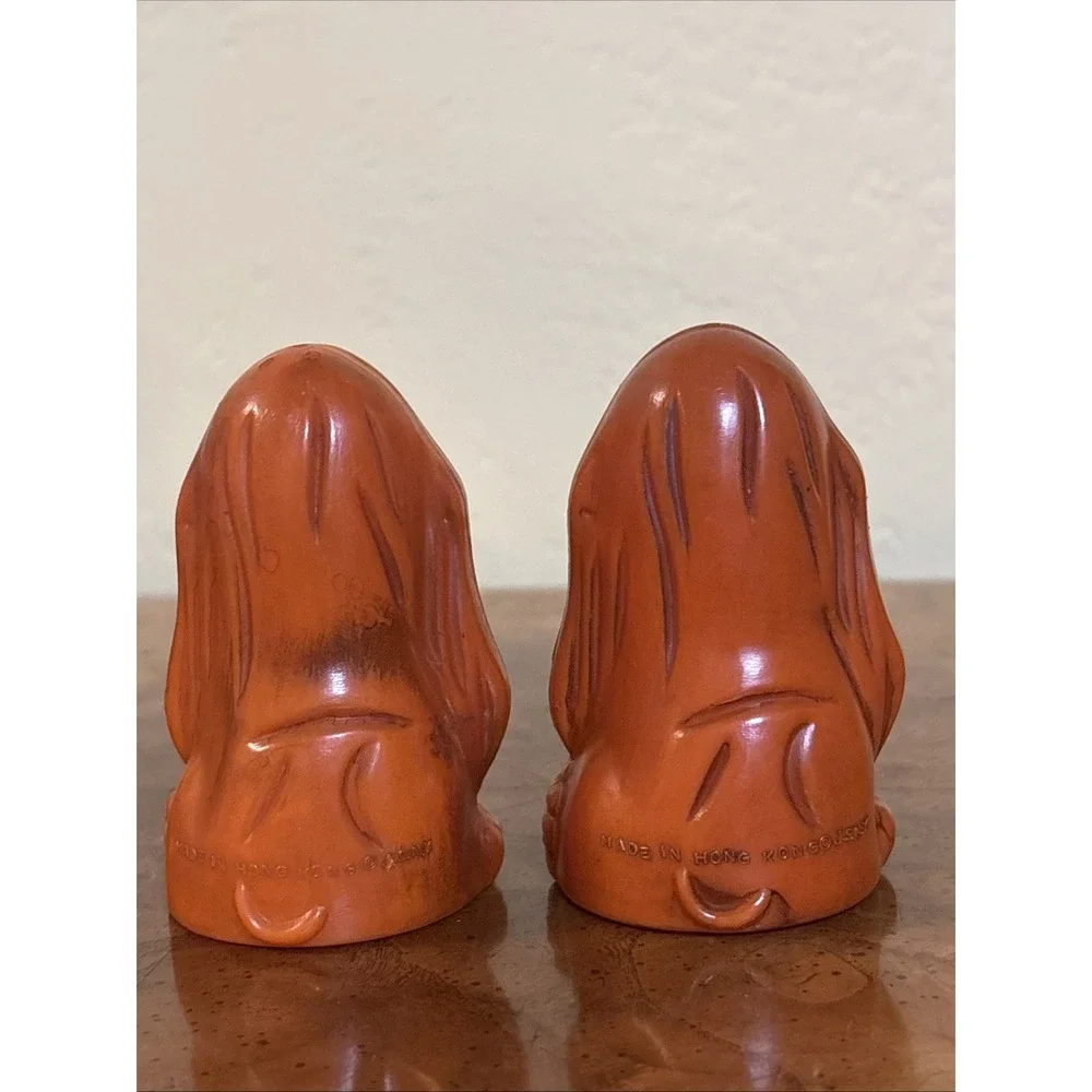 Vintage 1970s Basset Hound Dog Salt & Pepper Shakers Orange Plastic - Picture 4 of 7
